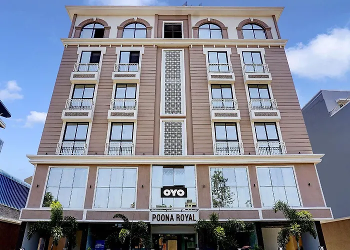 Super Townhouse Poona Royal
