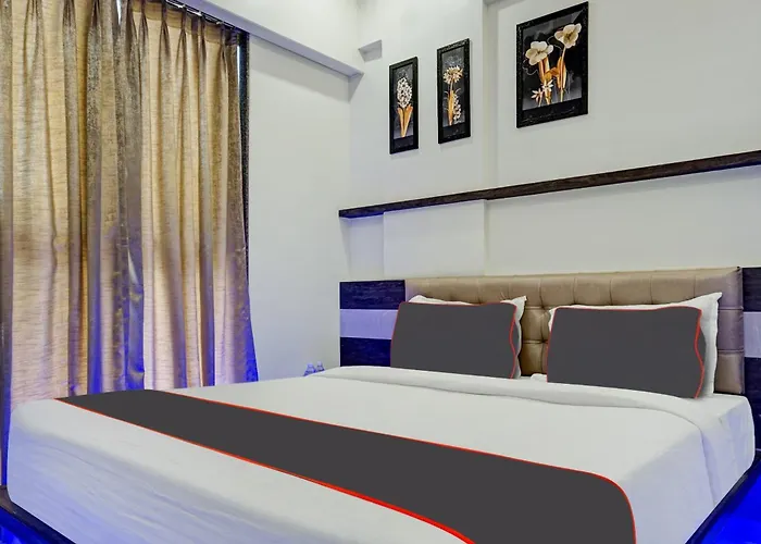 Super Townhouse Poona Royal
