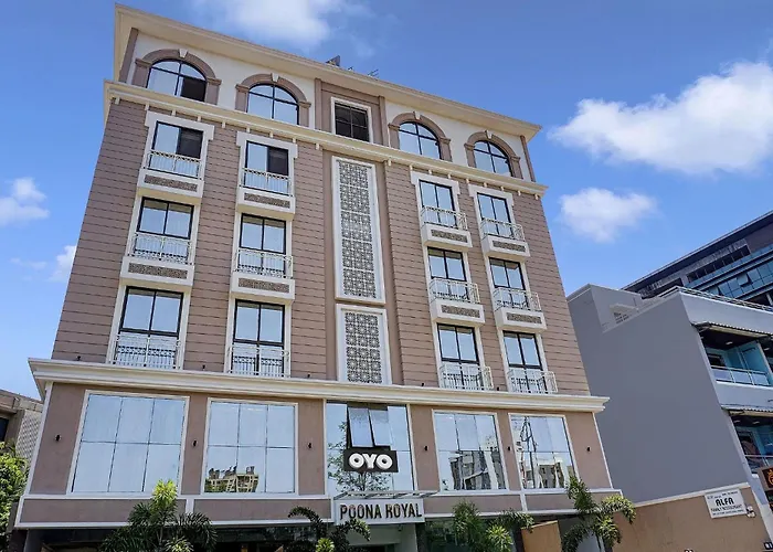 Super Townhouse Poona Royal