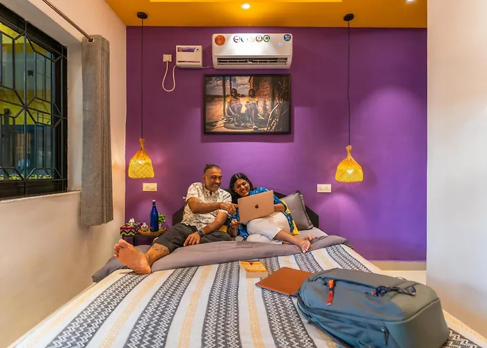 Whoopers Boutique Hotel Morjim