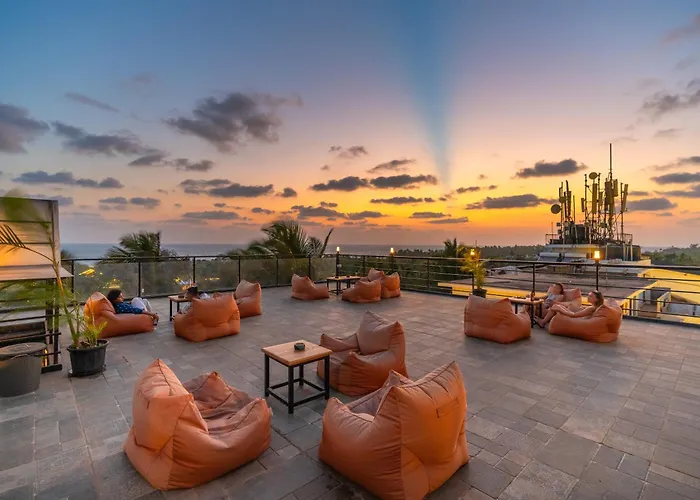 Whoopers Boutique Hotel Morjim