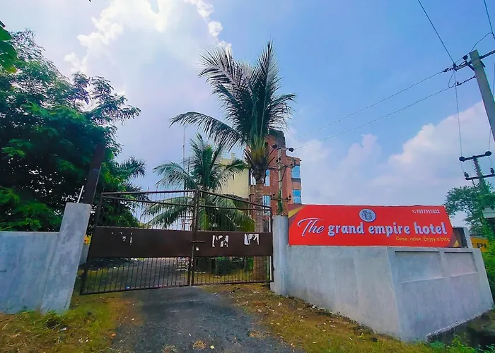 Goroomgo The Grand Empire Angul - Restrurant & Parking Facilites
