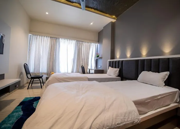 Hotel Kv Pride, Chikhali
