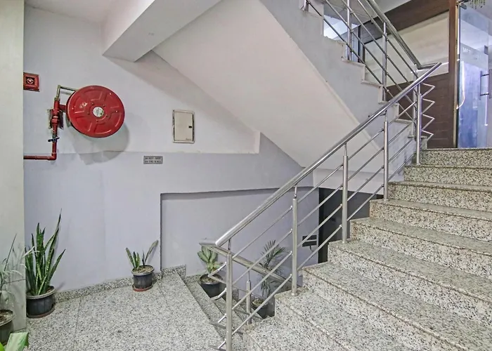 Oyo Flagship Hotel Metro Star Near Lotus Temple