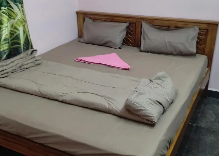 Adhi Linga Home Stay