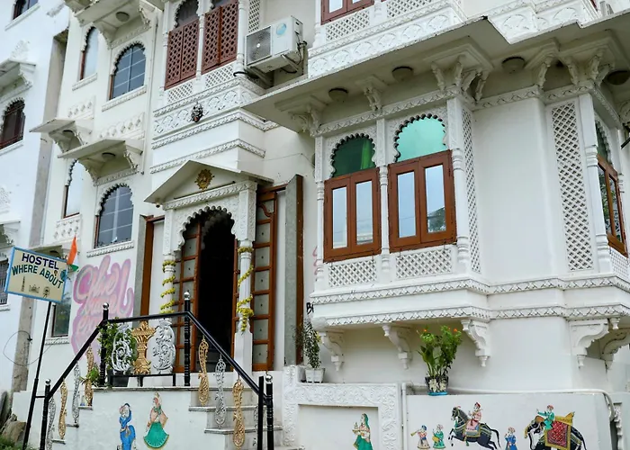Whereabout Hostel Udaipur-Panoramic Lake Views & Rooftop Cafe