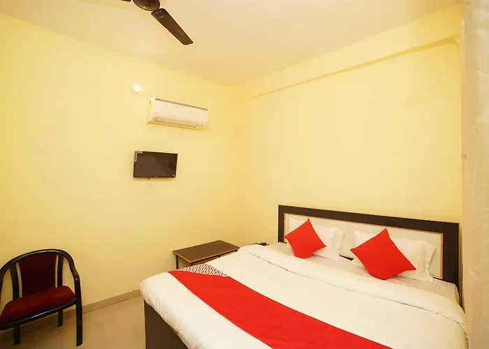 Hotel O Paras Guest House & Restaurant