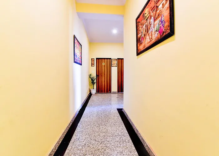 Fabhotel Golden Manor Inn