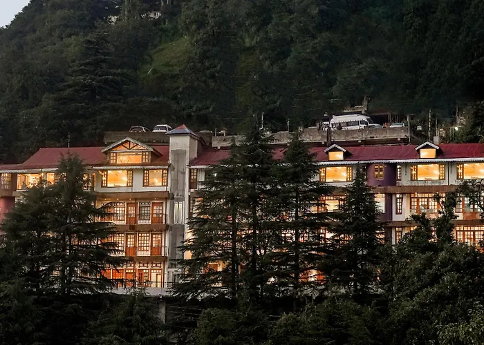 Pax Hotel Ark 150 Meters From Mall Road