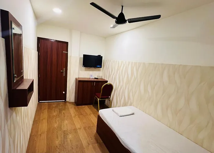 Shanthi Tourist Home