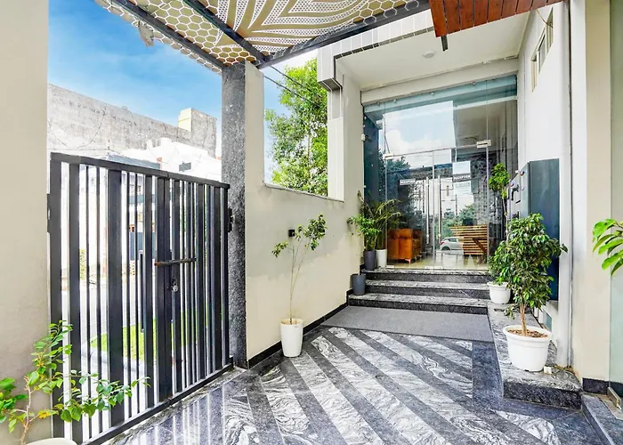 Super Townhouse Oak Sector 116 Noida