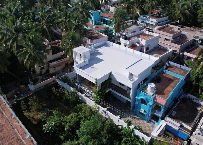 White Home Stay