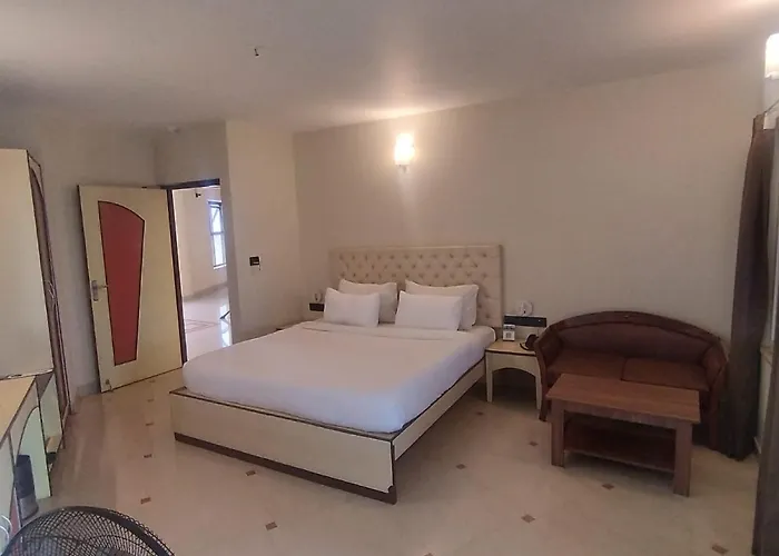 Golden Park Hotel & Resort