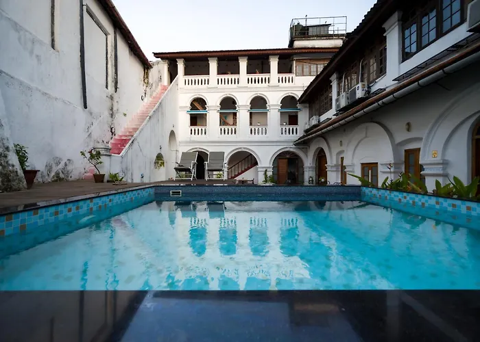 Old Courtyard Hotel