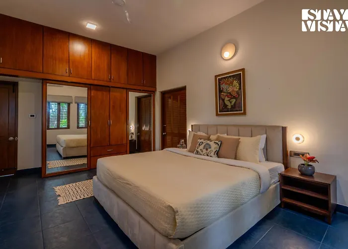 The Lakeshore By Stayvista - 3Bhk Lake-View Villa With Garden