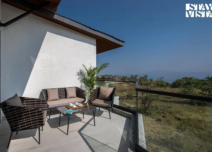 Villa De Suku By Veo, Stayvista - 3Bhk With Mountain View & Garden