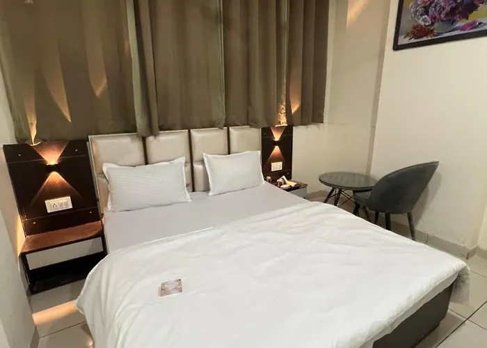 The Wellawing - Ferozepur Road - In Budget Smart Hotel For Families, Corporates, Couples, Solo Travelers