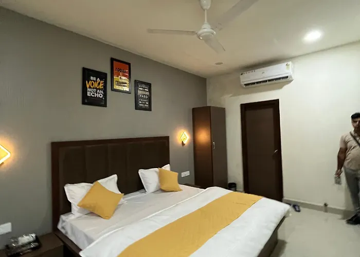 The Wellawing - Ferozepur Road - In Budget Smart Hotel For Families, Corporates, Couples, Solo Travelers