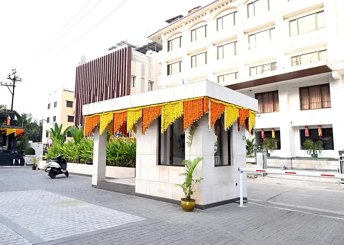 Marigold-Newly Renovated Hotel