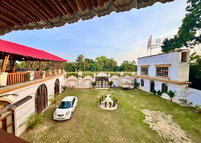 La Pahi Palace- Banquet And Resort