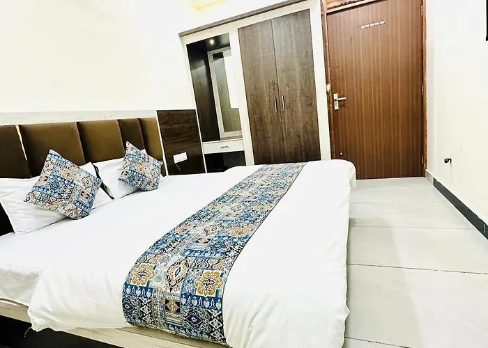 Hotel Golden Oasis Near Danik Bhaskar Office Ajmer