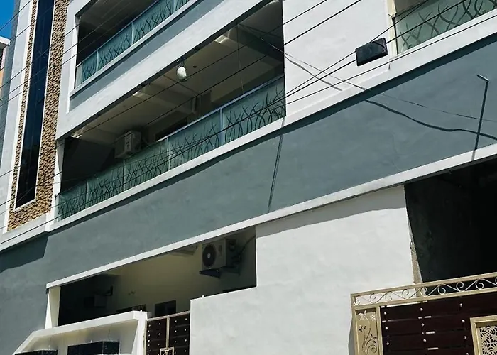 Sun Home Stays - Spacious Rooms - New Property - Pleasant Location