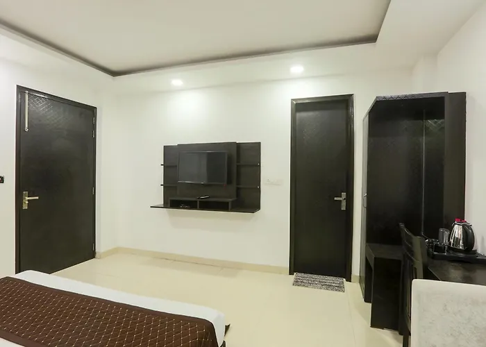 Hotel Atlantiis Suites Near Delhi Airport