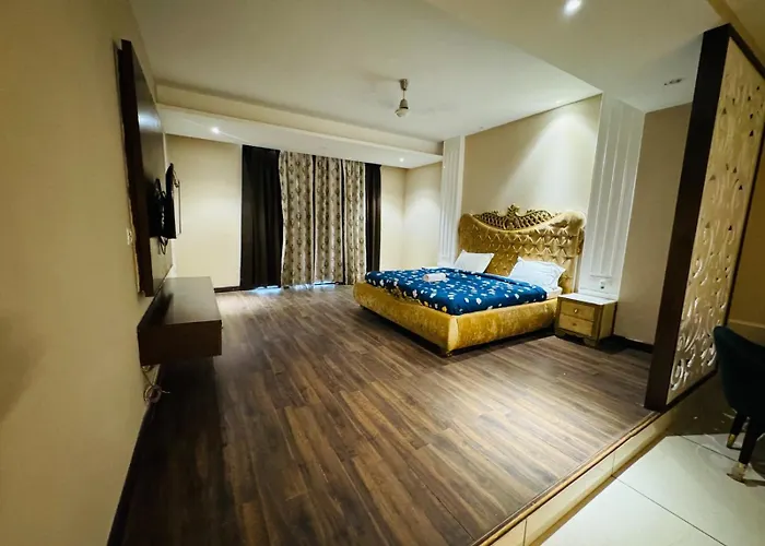 The Pearl Hotel Sirsa