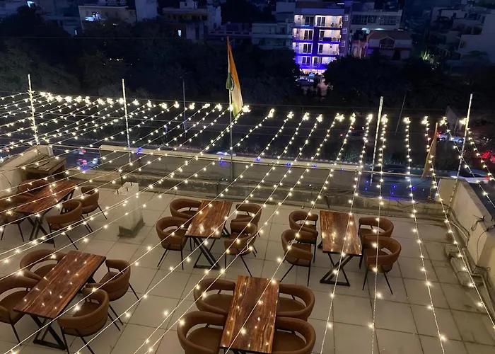 Oyster Pearl Hotels&Banquets- Sector 39 Gurgaon Near Medanta Medicity