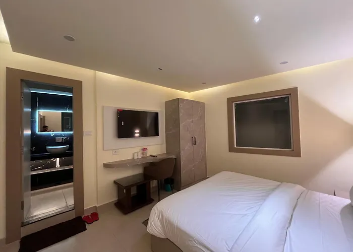 Spruce Hill Hotel & Restro