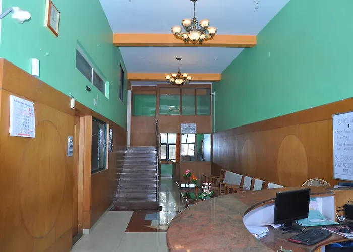 Vinayaka Deluxe Lodge