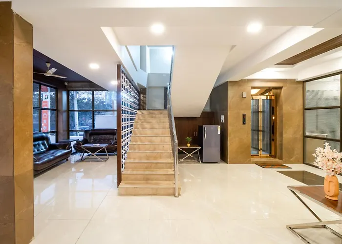 Monday Hotels Swarnas The Capital