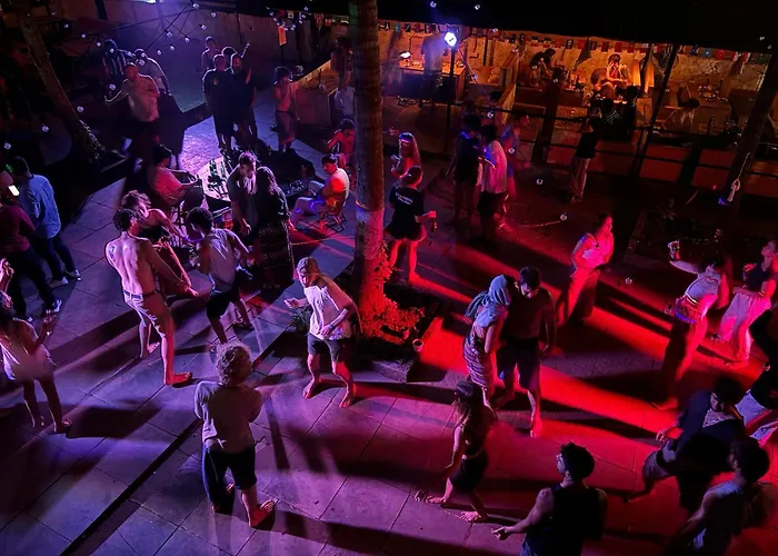 Mandala House - Party Hostel