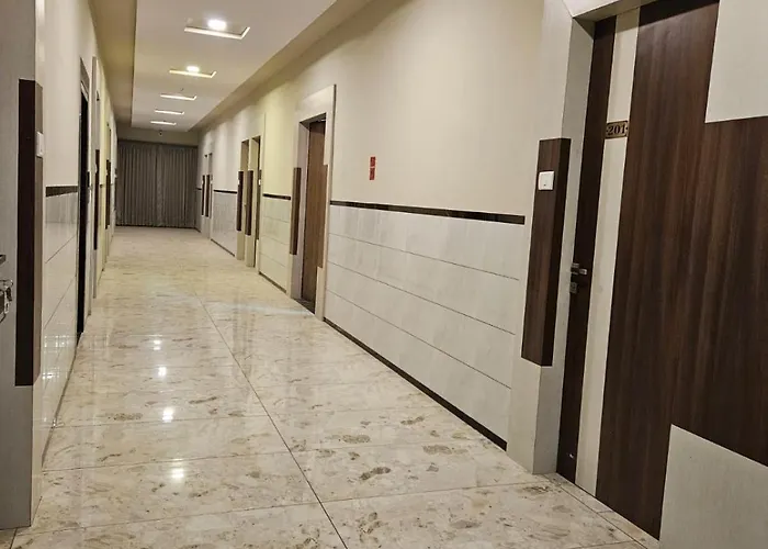 Majestic Inn