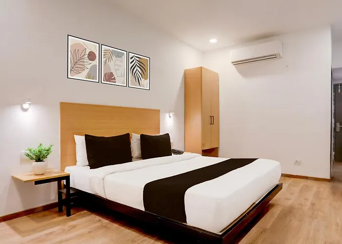 Super Townhouse Prayagraj Near Railway Station Formerly Santosh Palace