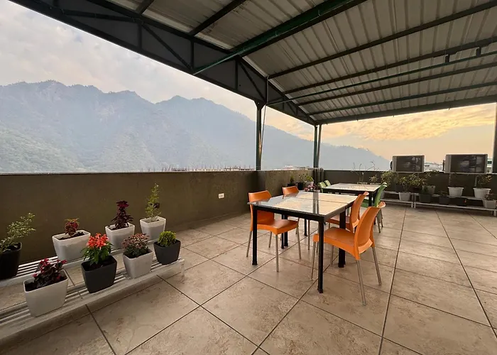 Back Stayz Laxman Jhula Apartments
