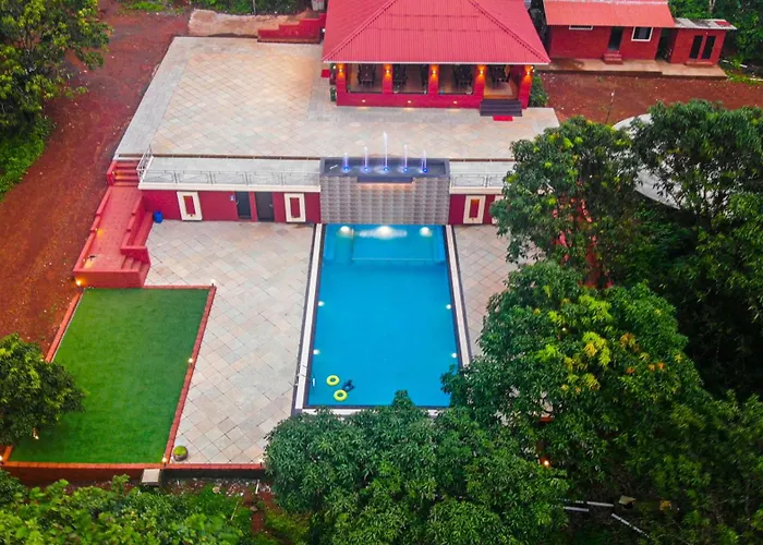 Chinar Woods Resort
