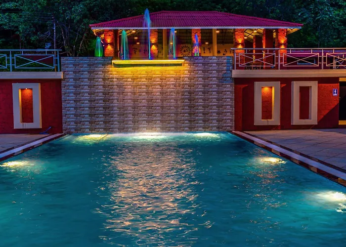 Chinar Woods Resort