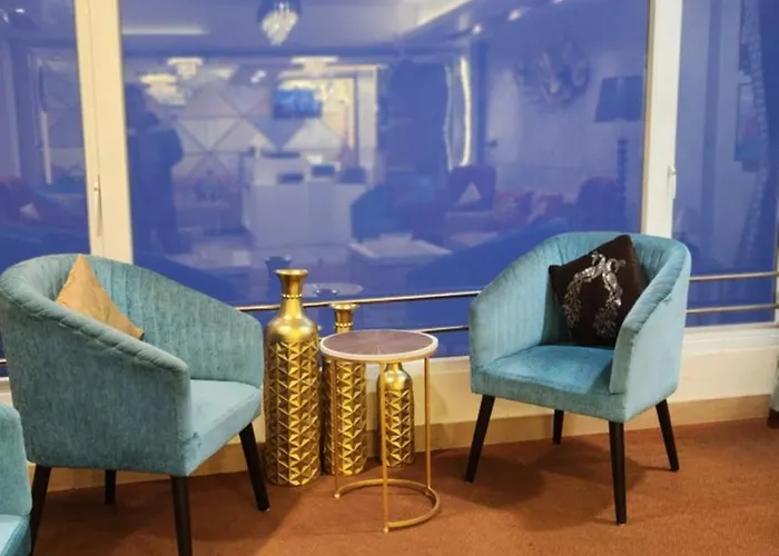 Luxury Stay At Hotel Broadway Boutique Mall Road Chowrasta Near Mahakal Temple