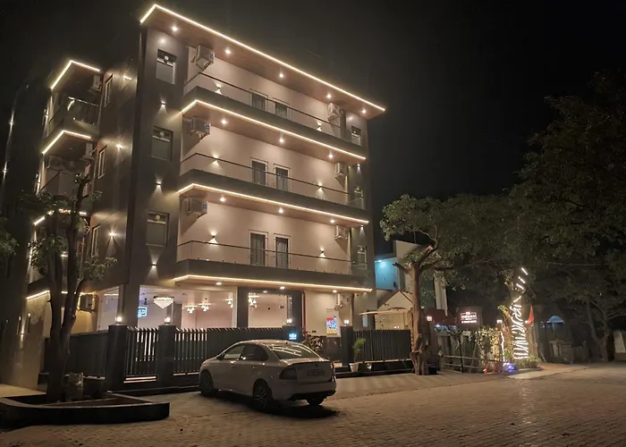 Emerald Suites