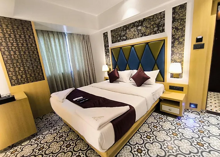 Golden Oasis Suites