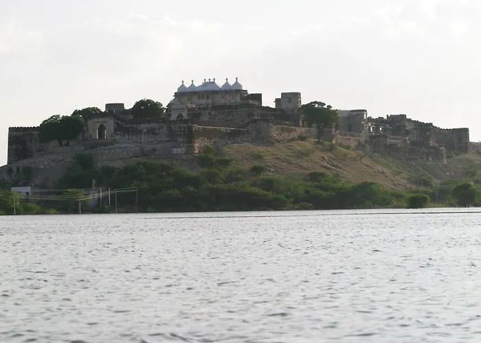 Rovers Luxe Stay - Sardargarh Heritage Fort, Near Udaipur