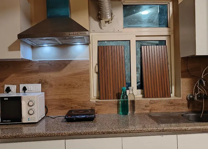 1 Bhk Studio Apartment, Cozy Cubby Homestay - Noida Sector 168