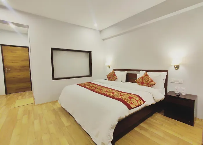 Hotel Apricot Inn Kargil