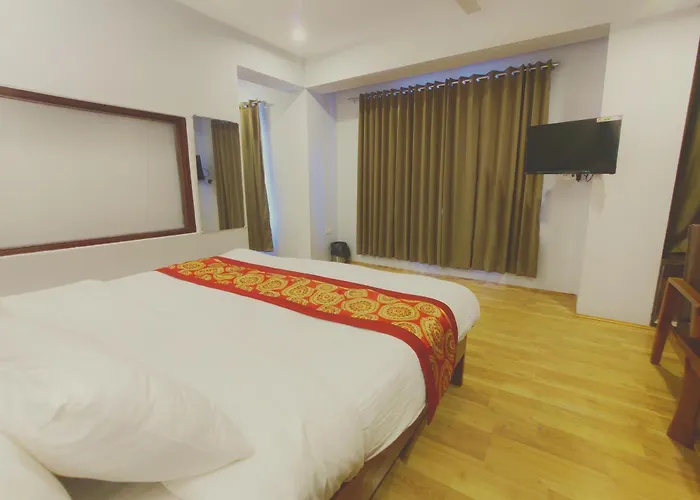 Hotel Apricot Inn Kargil