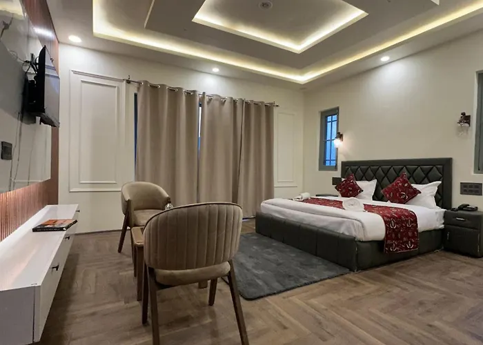 Hotel Falcon Heights