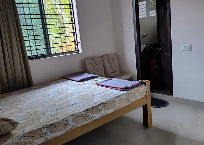 Suvarna Tourist Home