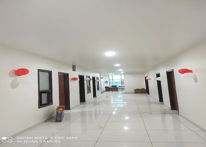 Hotel O V S