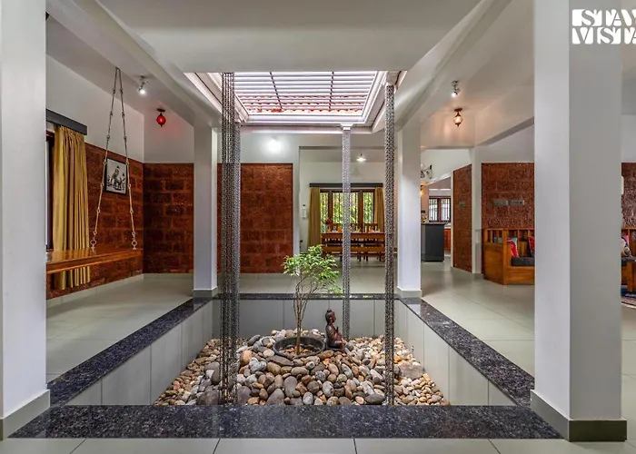 Stayvista'S Lagoons Villa - Peruvannamuzhi - 4Bhk With Pet Friendly & Sports Turf