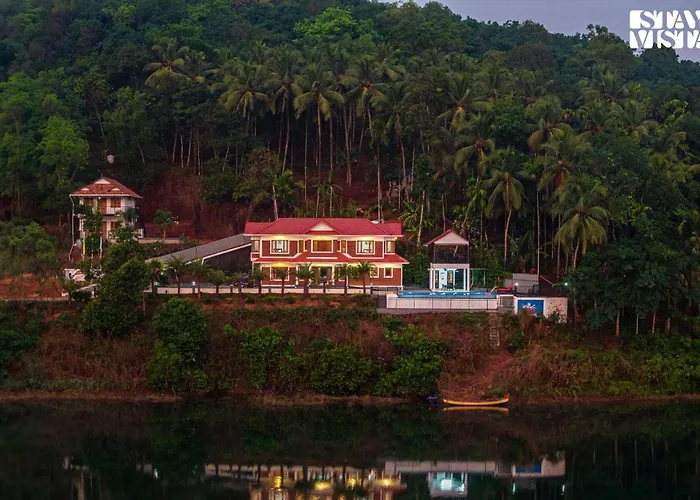 Stayvista'S Lagoons Villa - Peruvannamuzhi - 4Bhk With Pet Friendly & Sports Turf